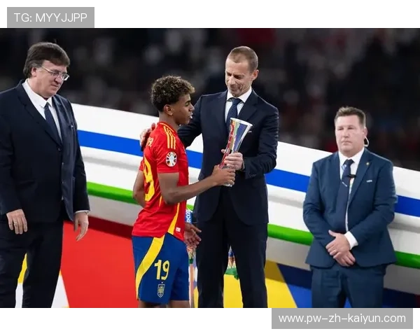 AC米兰C罗赛前风波引发战术变动讨论